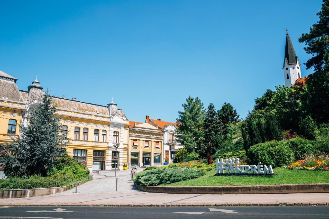 Villa Szofia Veszprem Apartments Eksteriør billede